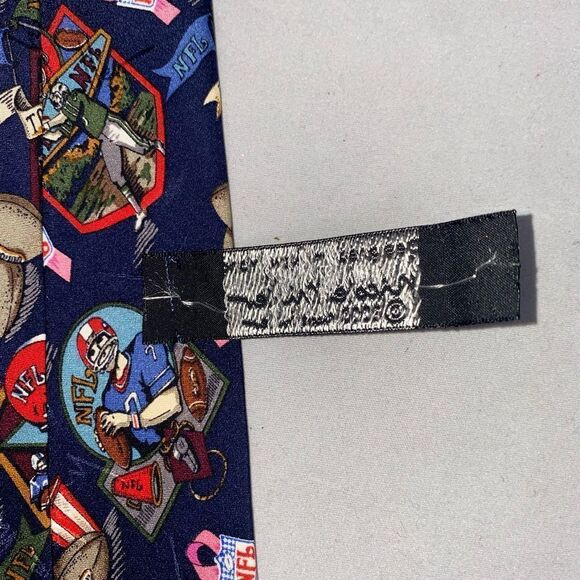 Nicole Miller Neck Tie Silk NFL Breast Cancer - Picture 6 of 8